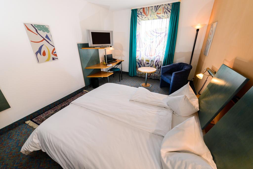 Schnelldorf Hotel Residenz חדר תמונה